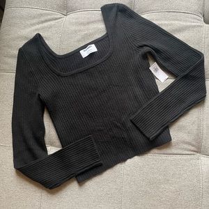 OLD NAVY NWT Black cropped ribbed square neck sweater. Size small